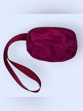 Lululemon Everywhere Belt Bag 1L Wild Berry